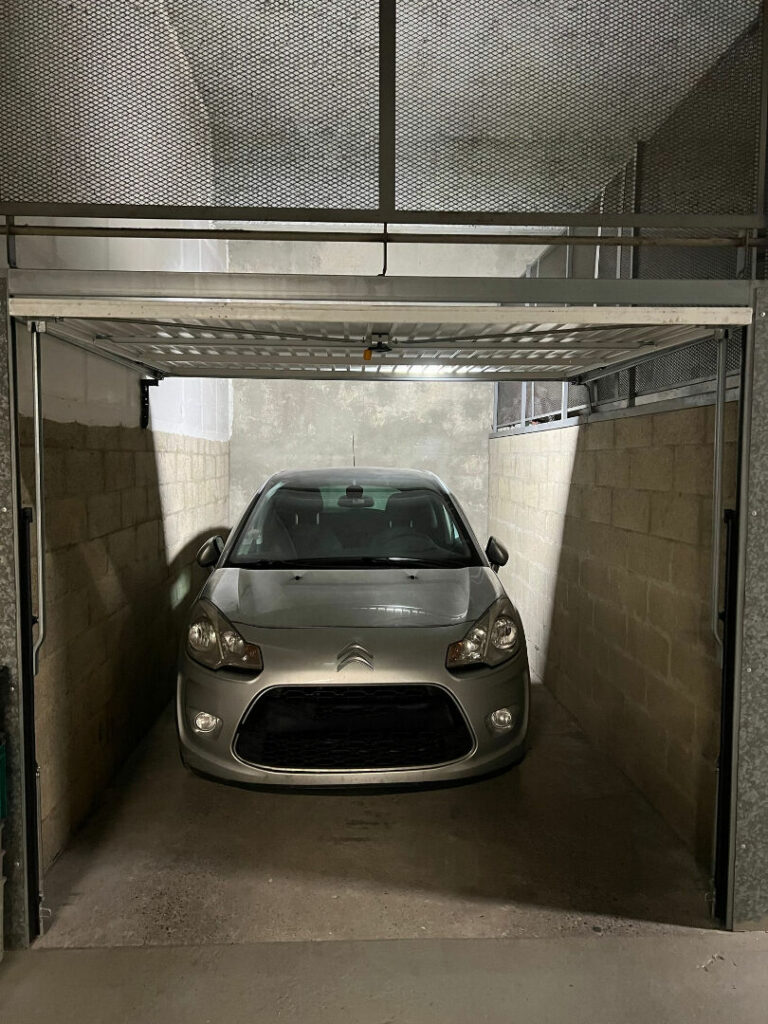 Parking / box Paris 12 m2 - Paris 18e - Léon Immobilier