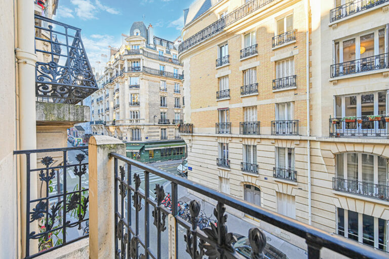 Appartement 3 pièces - PARIS 18