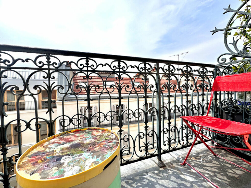 Studio avec balcon