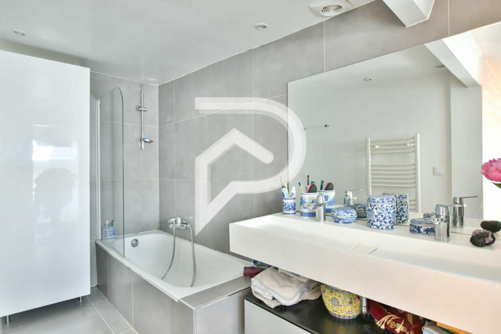 Maison de 130m2 avec terrasse - Léon Immobilier