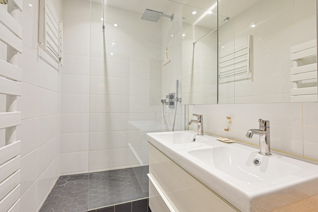 Appartement Paris 4 pièce(s) 96.52 m2 - Léon Immobilier