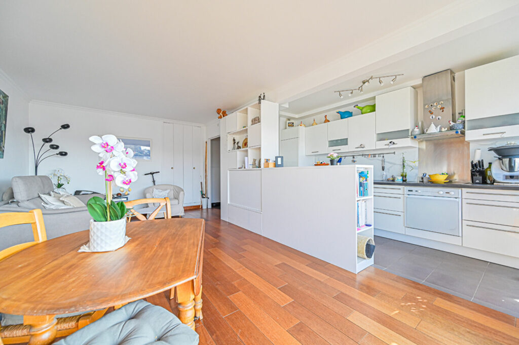 Appartement Paris 3 pièce(s) 73 m2 - Léon Immobilier