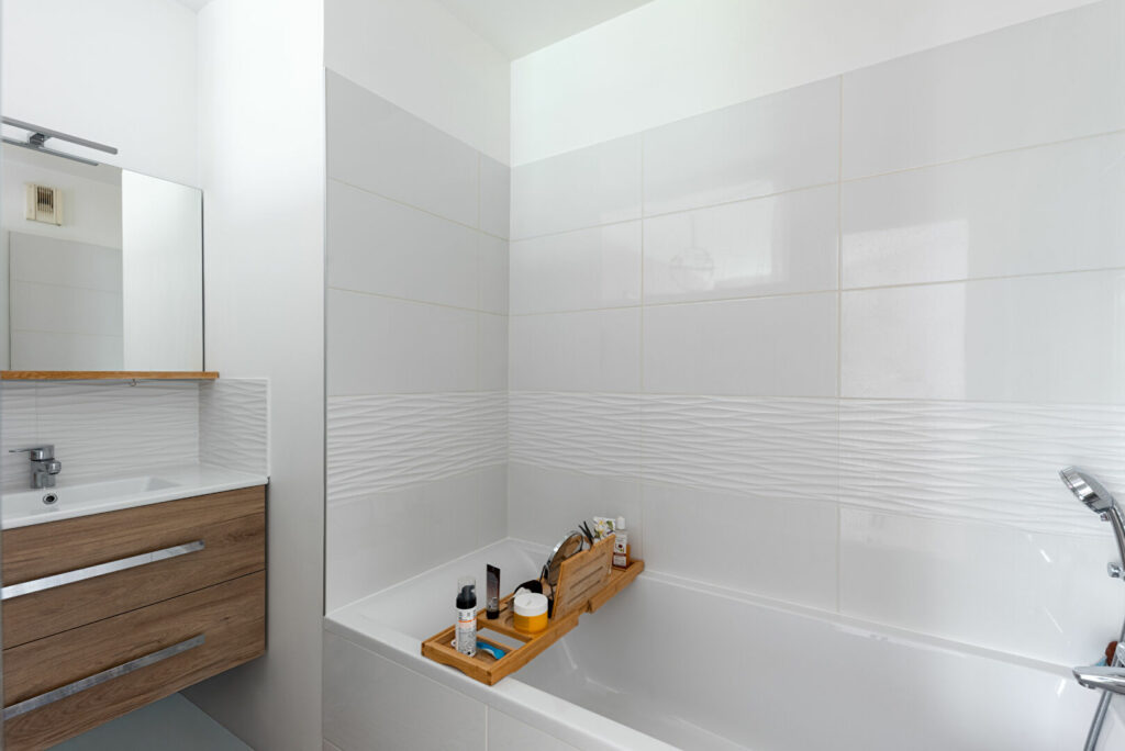 Appartement Paris 4 pièce(s) 85.52 m2 + 10m2 de balcon - Léon Immobilier