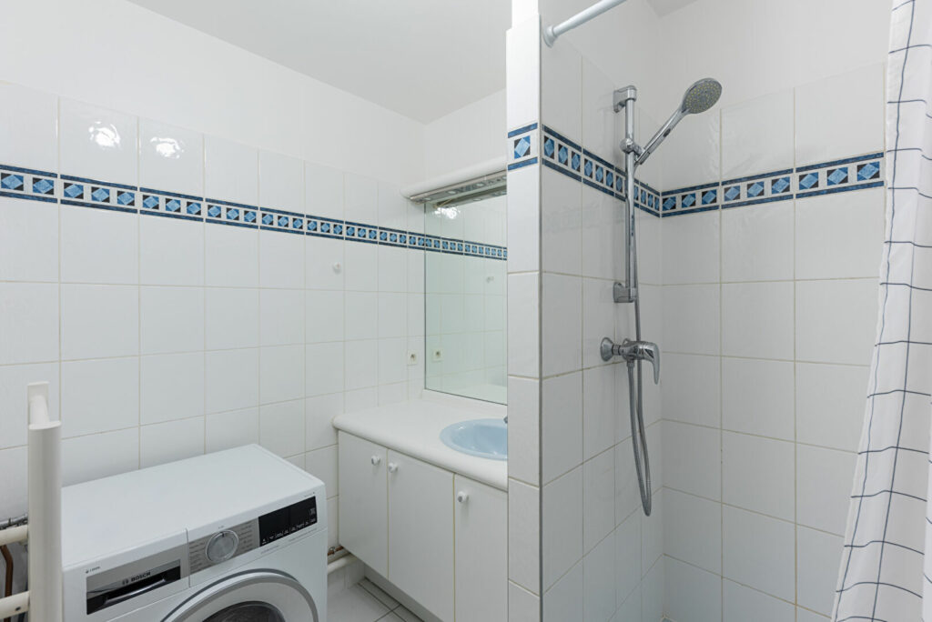 Appartement Paris 4 pièce(s) 85.52 m2 + 10m2 de balcon - Léon Immobilier