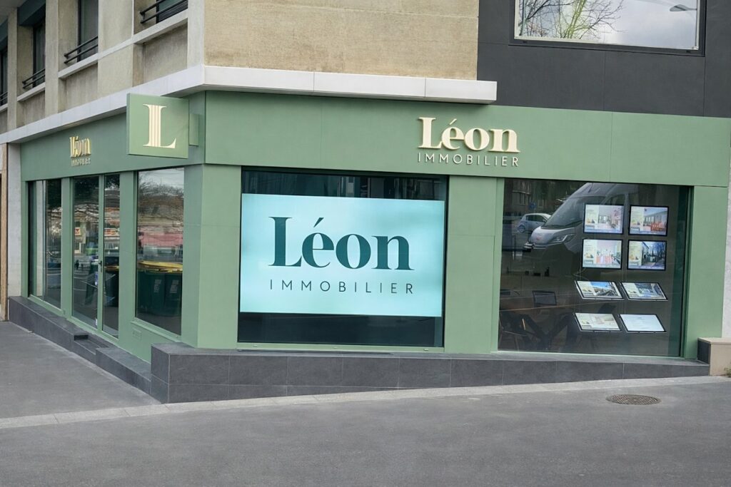 Façade de l'agence Léon Immobilier à Châtillon (Hauts-de-Seine)
