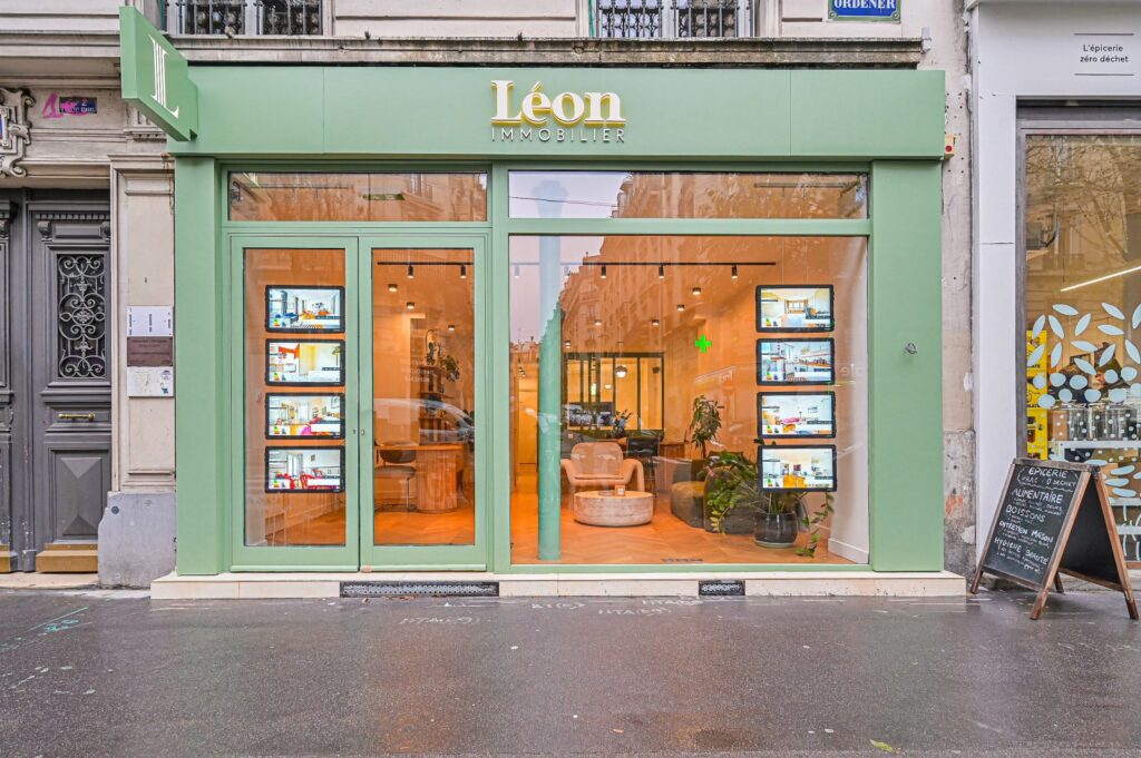Façade de l'agence Léon Immobilier Paris 18 - quartier Jules Joffrin / Ordener