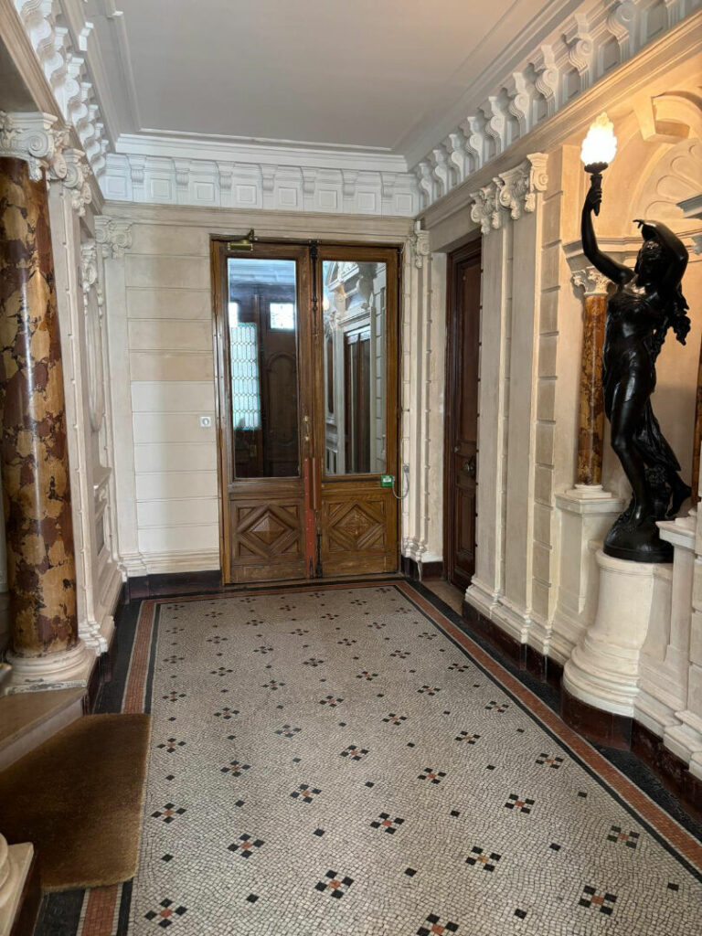 Appartement PARIS – Chambre de service - Léon Immobilier