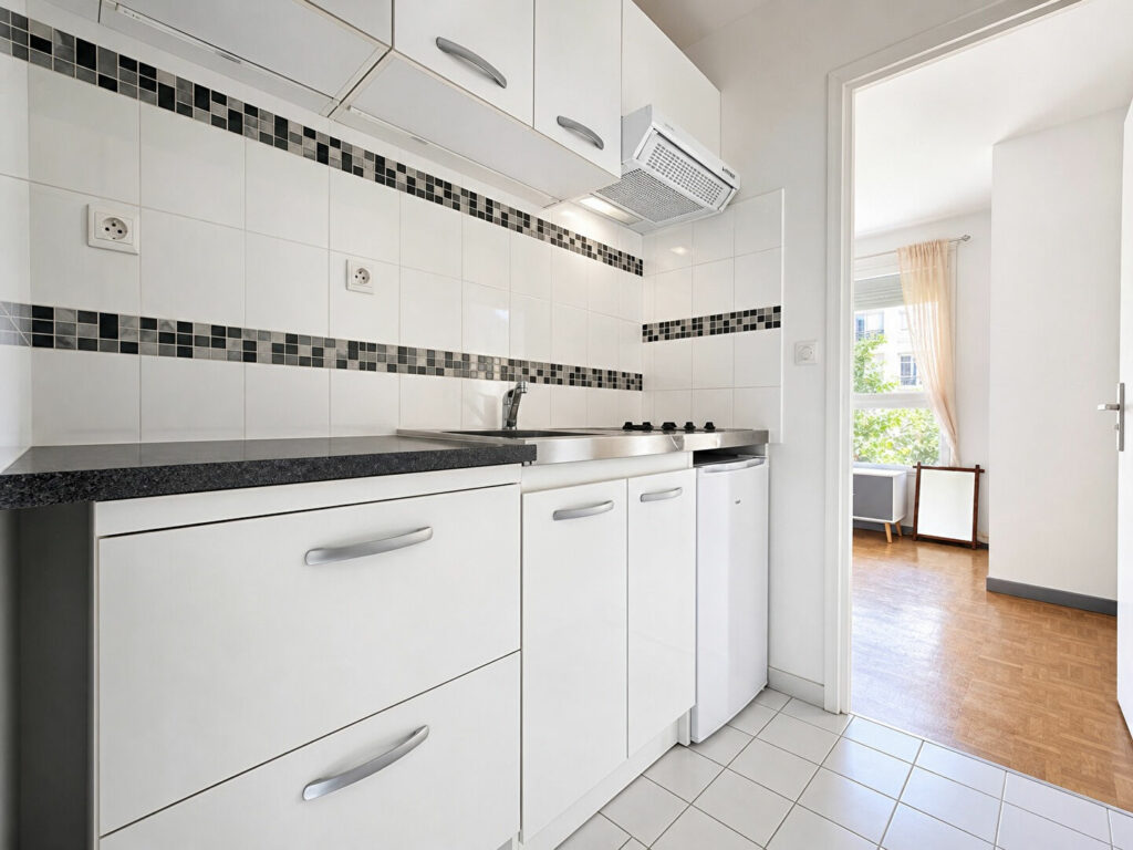 Studio lumineux avec vue dégagée - Paris 17e - Léon Immobilier