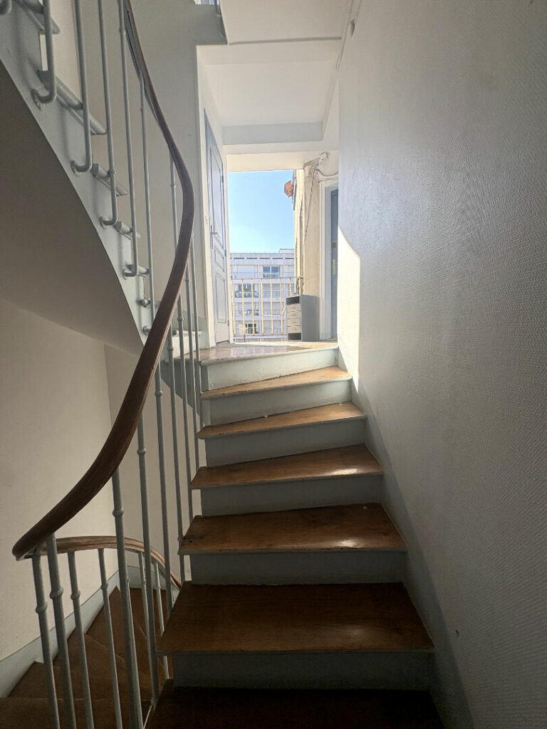 Appartement Paris 1 pièce(s) 17.30 m2 - Paris 18e - Léon Immobilier