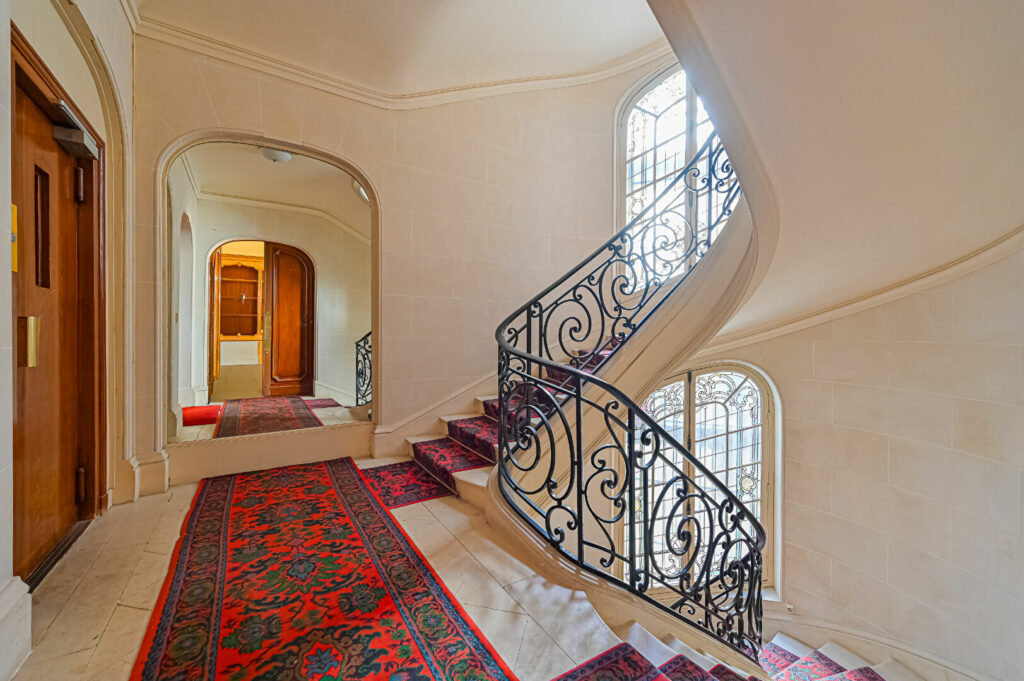 Appartement Paris 6 pièce(s) 192 m2 - Léon Immobilier