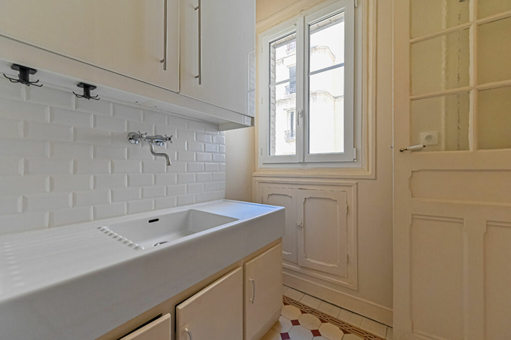 Appartement Paris 2 pièce(s) - Léon Immobilier