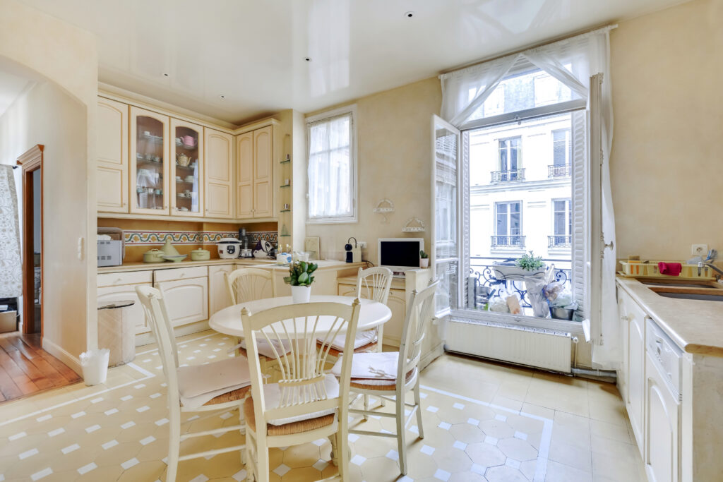 Appartement Paris 6 pièce(s) 213 m2 - Paris 17e - Léon Immobilier