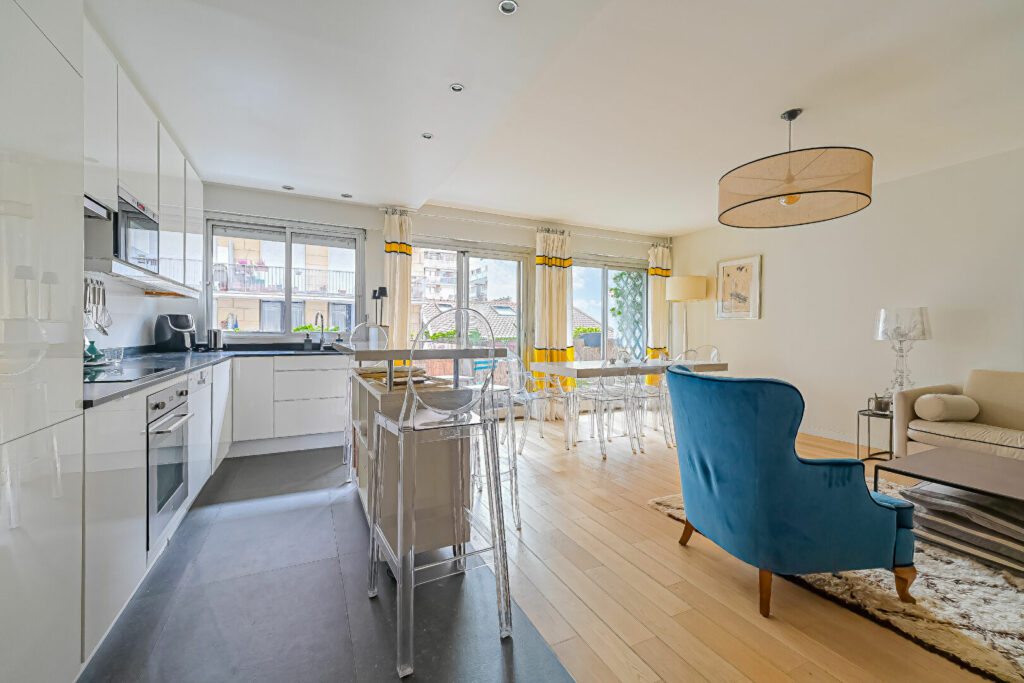 Appartement Paris 4 pièce(s) 89 m2 – 2EME ETAGE avec BALCON - Paris 18e - Léon Immobilier