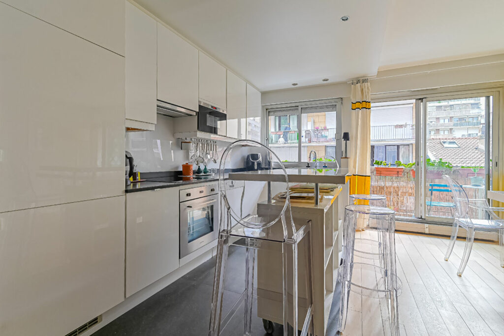 Appartement Paris 4 pièce(s) 89 m2 – 2EME ETAGE avec BALCON - Paris 18e - Léon Immobilier