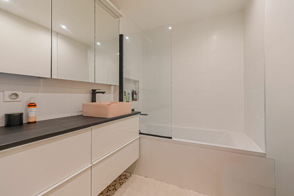 Appartement Paris 4 pièce(s) 89 m2 – 2EME ETAGE avec BALCON - Paris 18e - Léon Immobilier