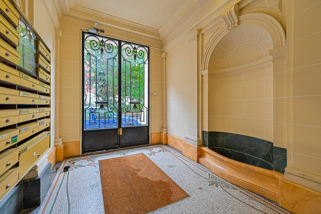 Appartement Paris 2 pièce(s) 45.56 m2 - Paris 18e - Léon Immobilier