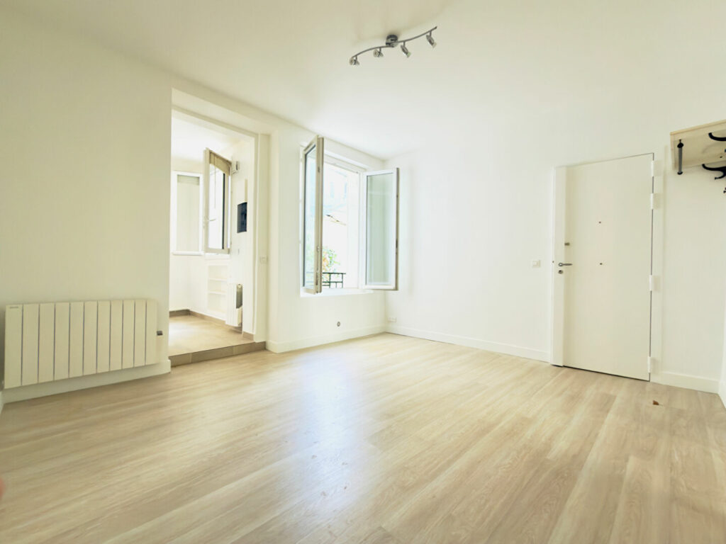 Superbe appartement 2 pièces de 38 m2 – Métro commerce PARIS 15 - Paris 15e - Léon Immobilier