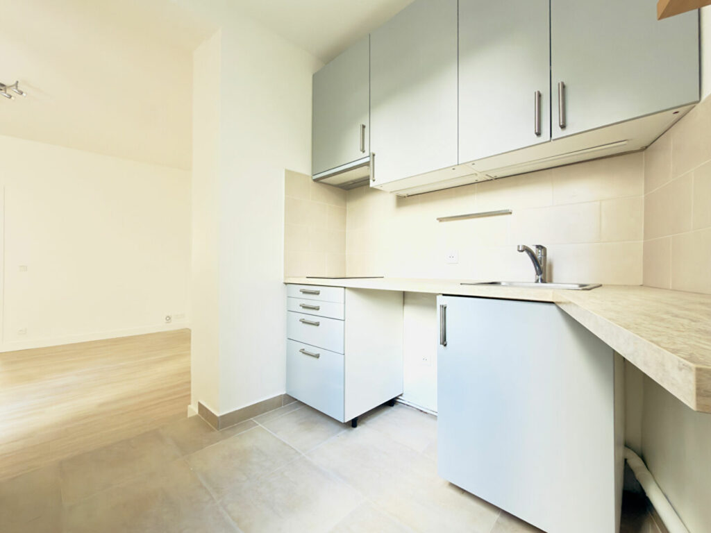 Superbe appartement 2 pièces de 38 m2 – Métro commerce PARIS 15 - Paris 15e - Léon Immobilier