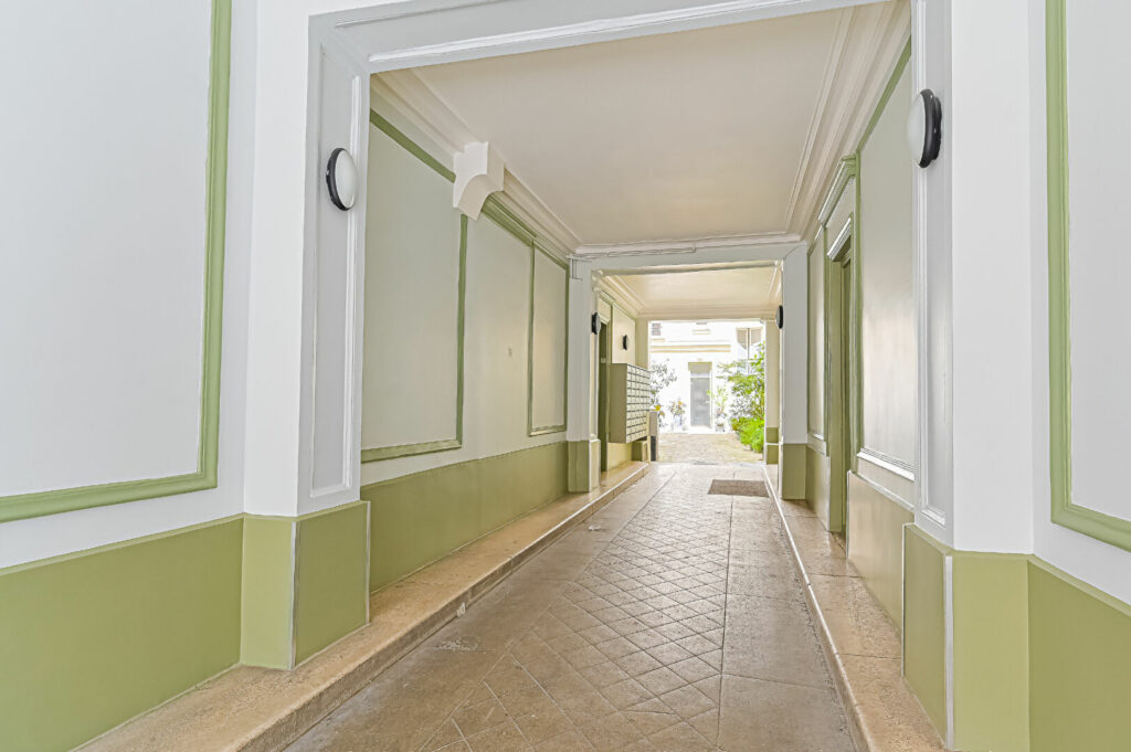 Appartement Paris 1 pièce(s) 26 m2 - Paris 18e - Léon Immobilier