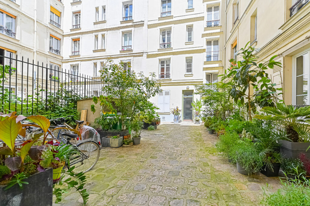 Appartement Paris 1 pièce(s) 26 m2 - Paris 18e - Léon Immobilier
