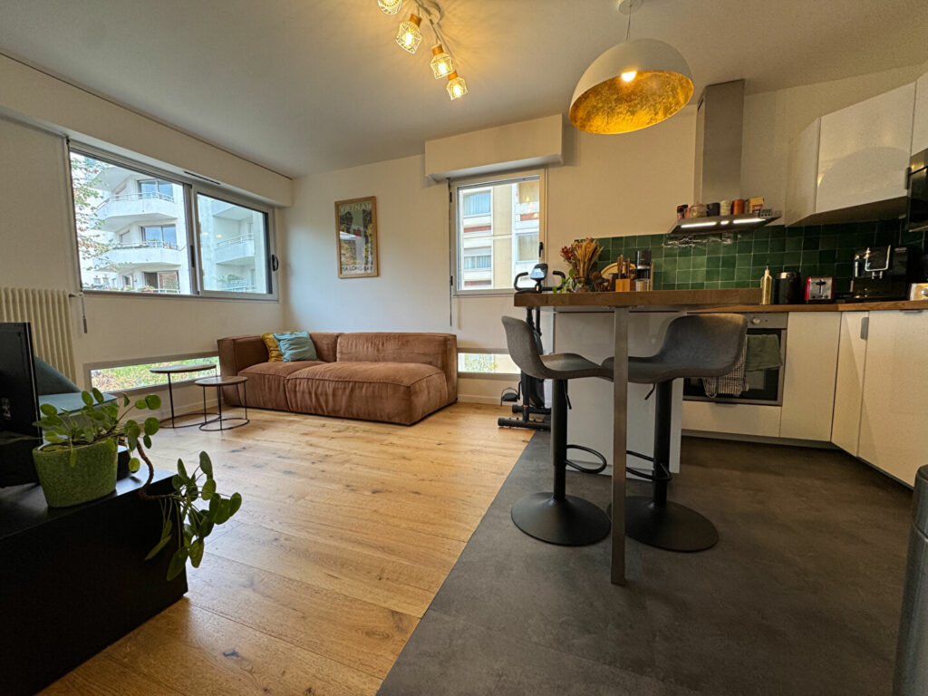 Appartement Paris 3 pièce(s) 64.62 m2 – Piscine, cave, parking - Paris 18e - Léon Immobilier