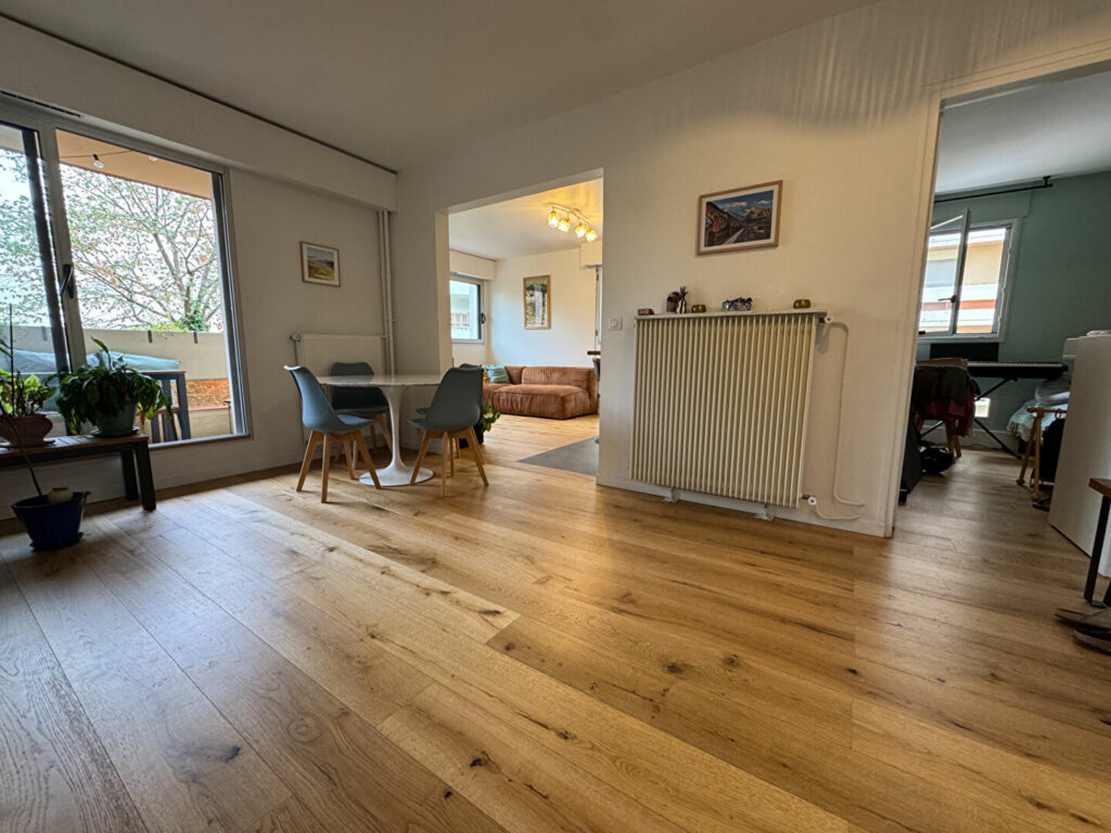 Appartement Paris 3 pièce(s) 64.62 m2 – Piscine, cave, parking - Paris 18e - Léon Immobilier