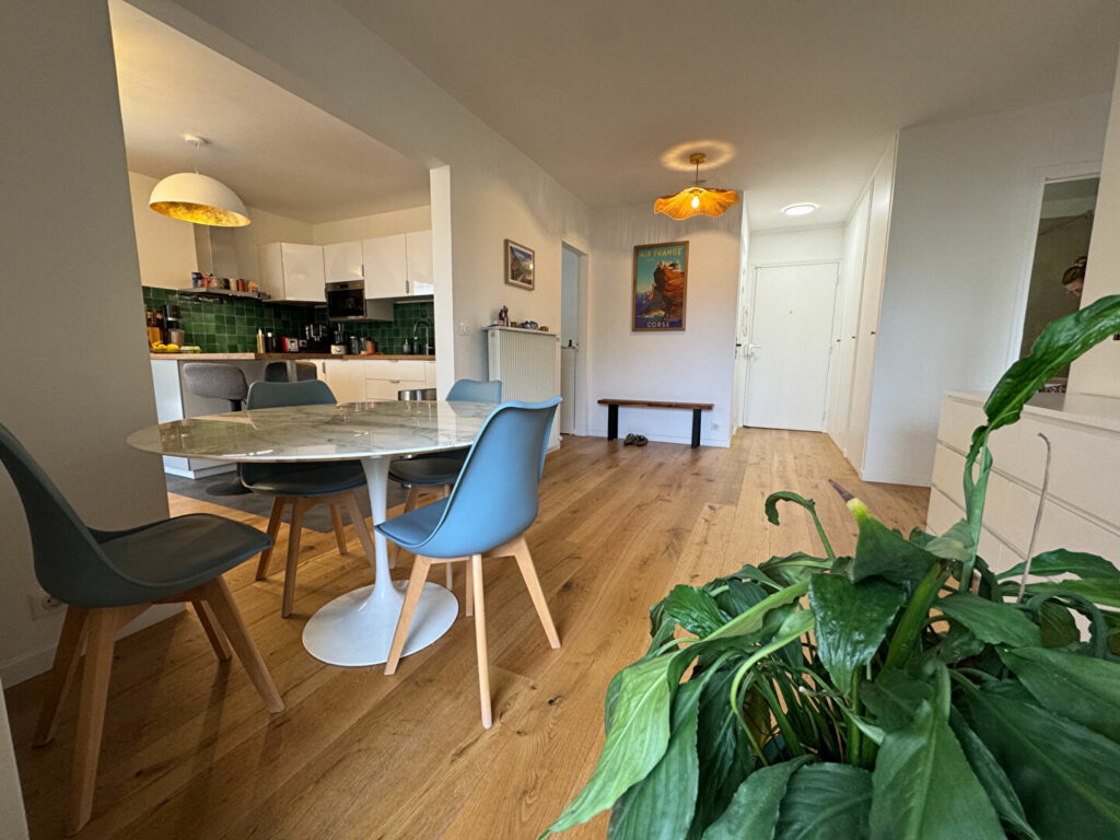 Appartement Paris 3 pièce(s) 64.62 m2 – Piscine, cave, parking - Paris 18e - Léon Immobilier