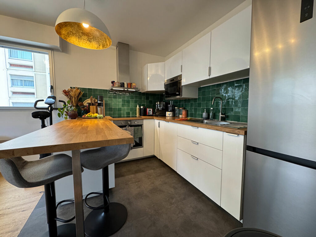 Appartement Paris 3 pièce(s) 64.62 m2 – Piscine, cave, parking - Paris 18e - Léon Immobilier