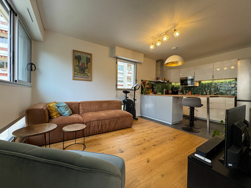 Appartement Paris 3 pièce(s) 64.62 m2 – Piscine, cave, parking - Paris 18e - Léon Immobilier