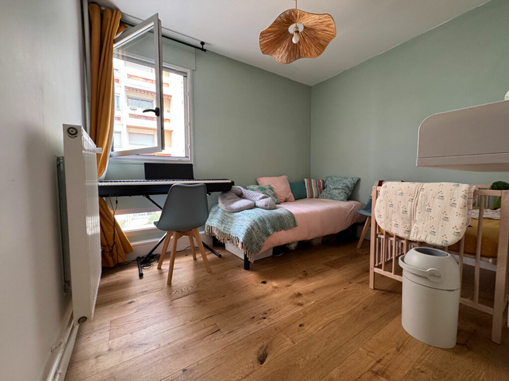 Appartement Paris 3 pièce(s) 64.62 m2 – Piscine, cave, parking - Paris 18e - Léon Immobilier