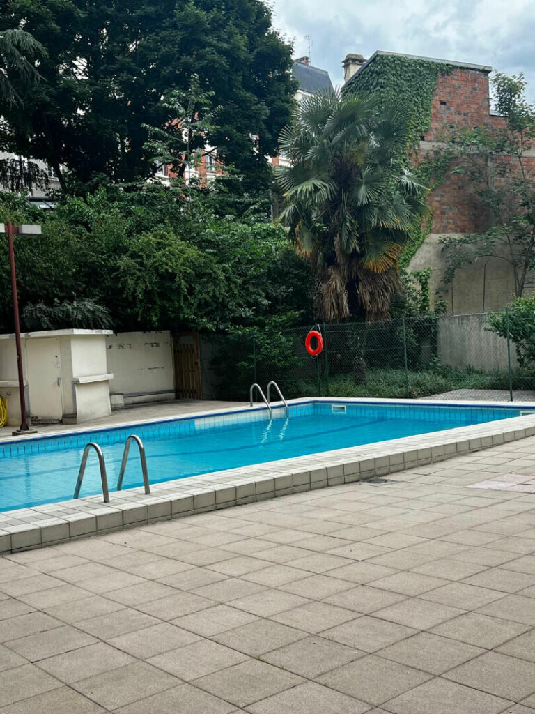 Appartement Paris 3 pièce(s) 64.62 m2 – Piscine, cave, parking - Paris 18e - Léon Immobilier