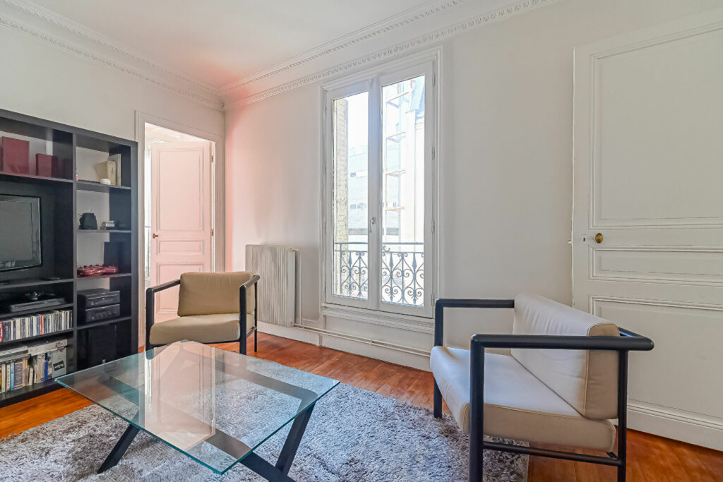 Appartement Paris 2/3 pièce(s) 43 m2 - Paris 18e - Léon Immobilier