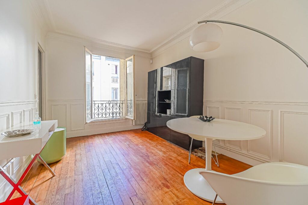 Appartement Paris 2/3 pièce(s) 43 m2 - Paris 18e - Léon Immobilier