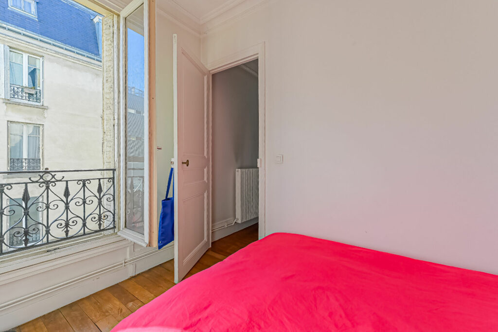 Appartement Paris 2/3 pièce(s) 43 m2 - Paris 18e - Léon Immobilier