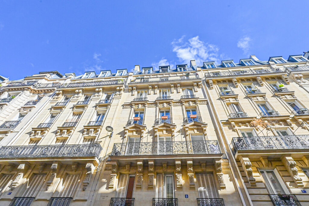 Appartement Paris 2/3 pièce(s) 43 m2 - Paris 18e - Léon Immobilier