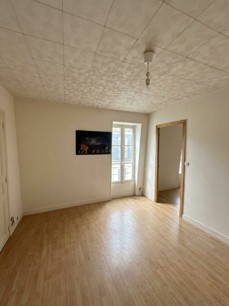 Appartement Paris 3 pièce(s) – DERNIER ETAGE - Paris 18e - Léon Immobilier