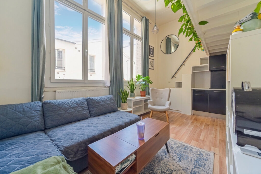 Grand appartement lumineux avec mezzanine – 43m² – ancien atelier d’artistes - Paris 19e - Léon Immobilier