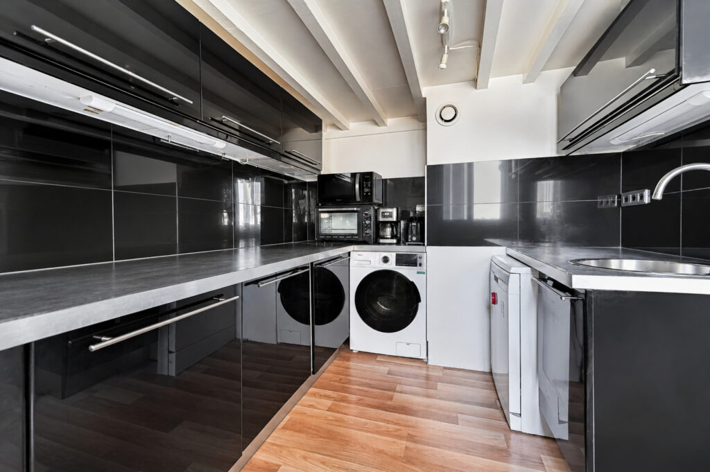 Grand appartement lumineux avec mezzanine – 43m² – ancien atelier d’artistes - Paris 19e - Léon Immobilier
