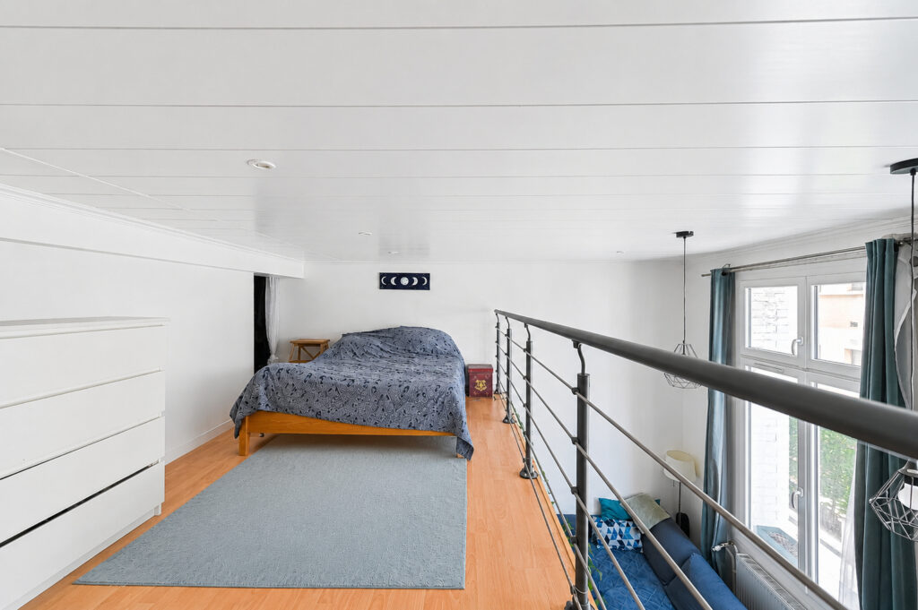 Grand appartement lumineux avec mezzanine – 43m² – ancien atelier d’artistes - Paris 19e - Léon Immobilier