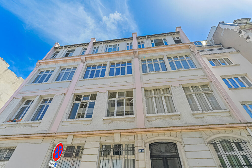 Grand appartement lumineux avec mezzanine – 43m² – ancien atelier d’artistes - Paris 19e - Léon Immobilier